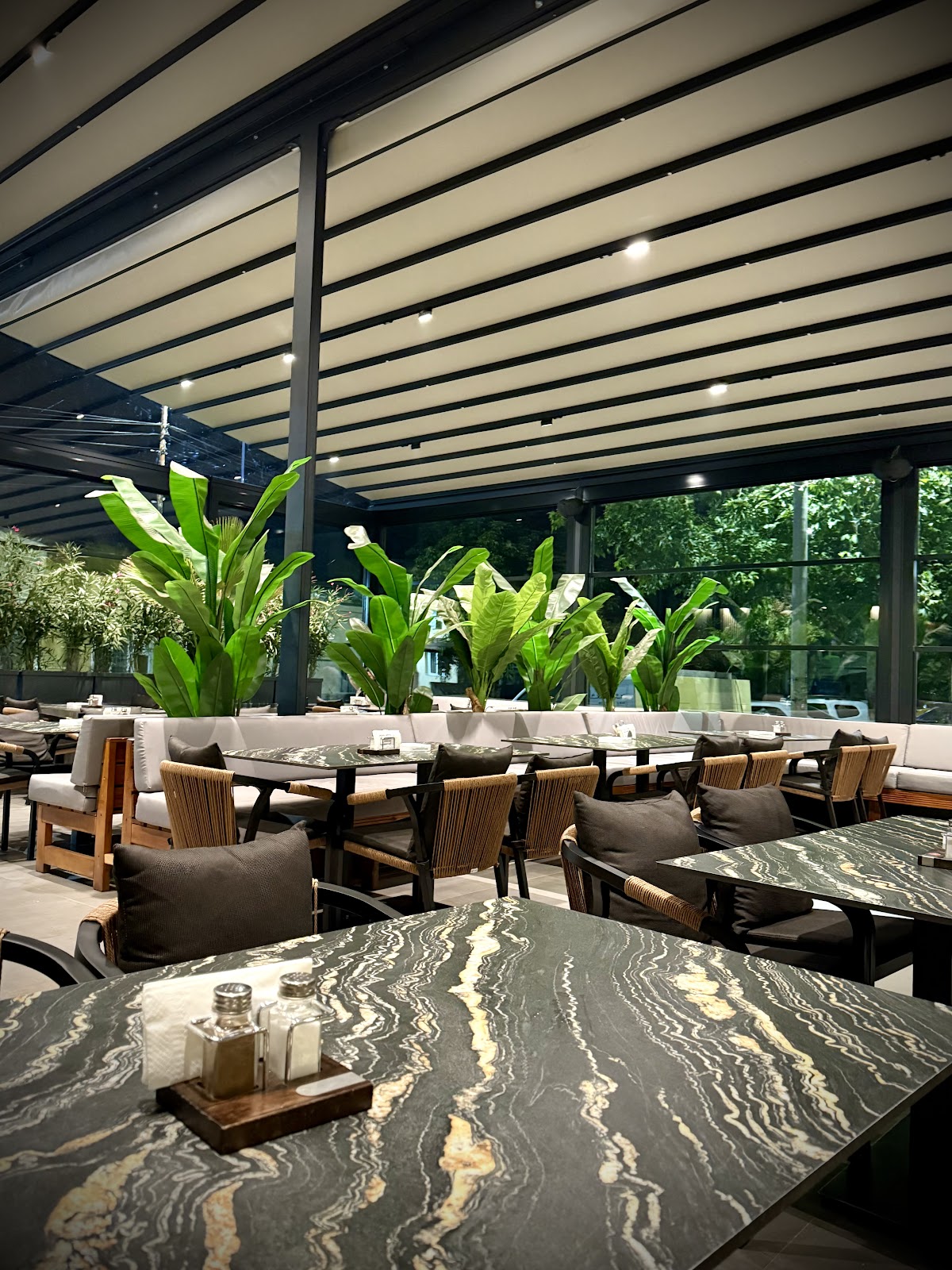 Alexander - Restaurant, Bar, Cofetarie - foto 4