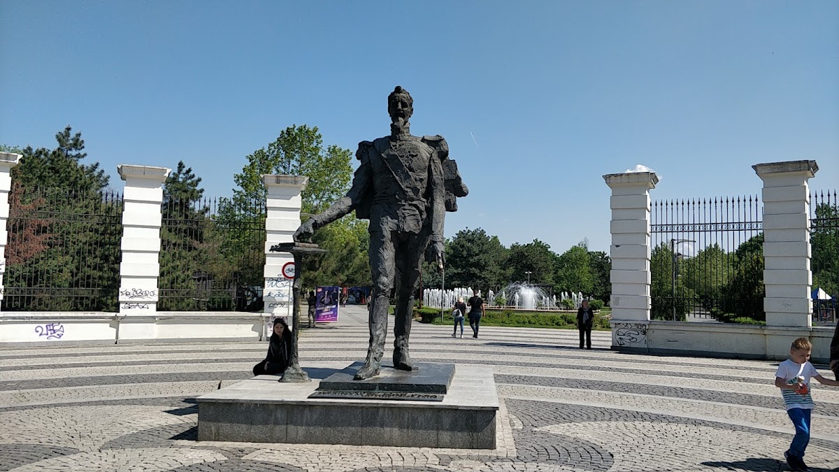 Alexandru Ioan Cuza Statuie - foto 1