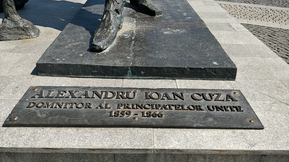 Alexandru Ioan Cuza Statuie - foto 3