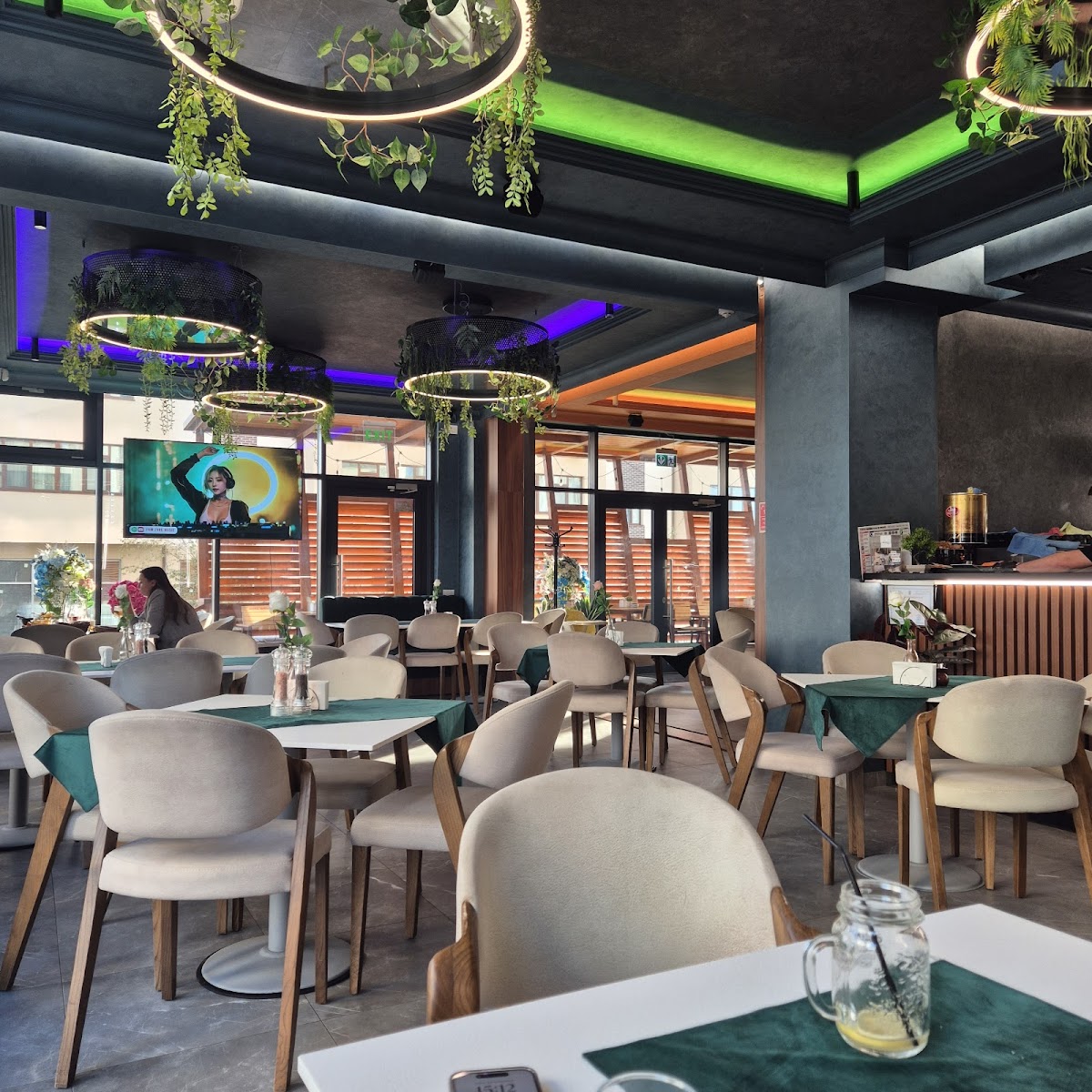 AMIS RESTAURANT, Valea Lupului