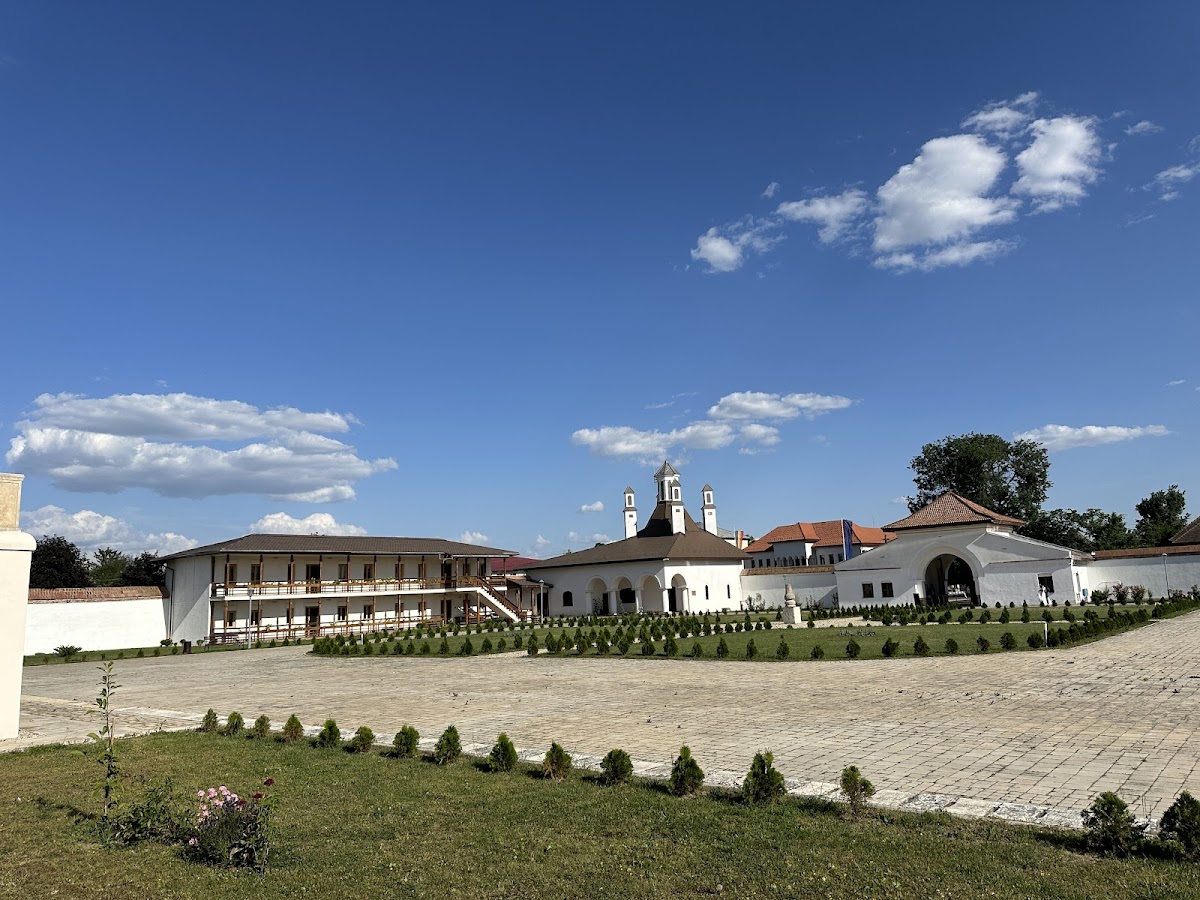 Ansamblul Palatului Brâncovenesc din Potlogi - foto 2