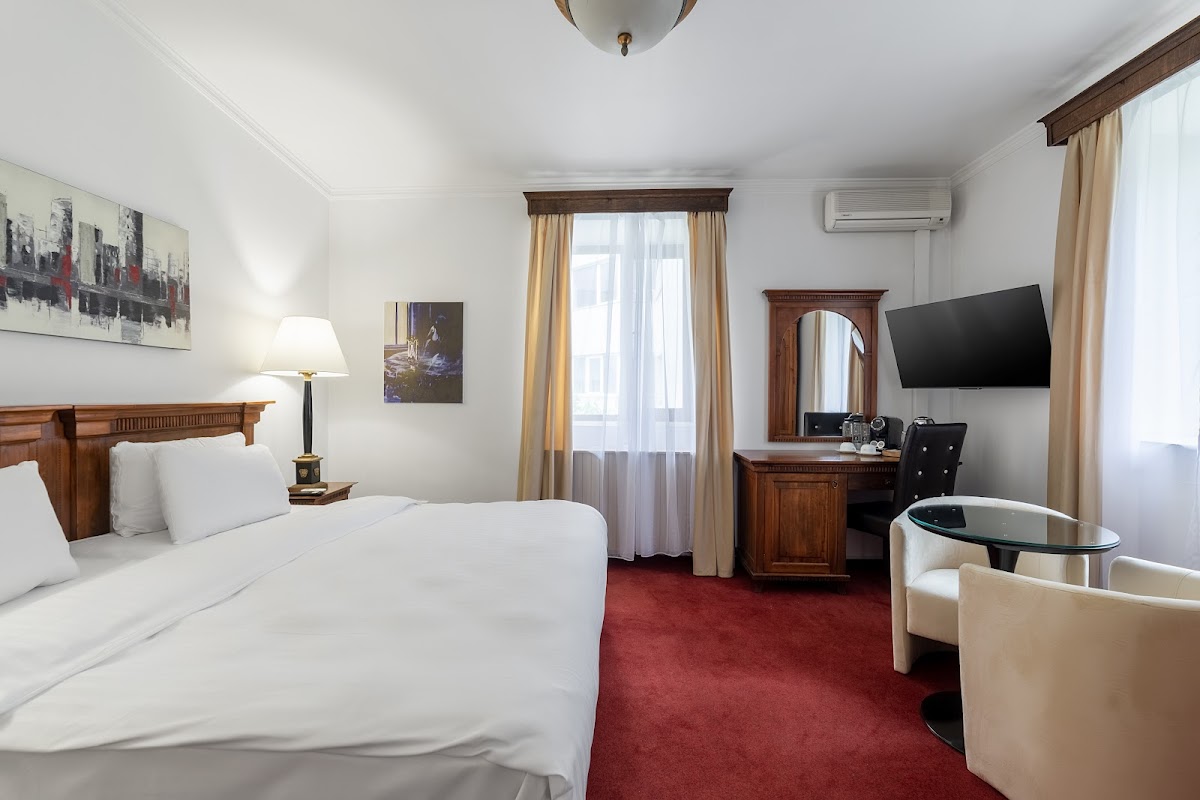 Arc de Triomphe Hotel