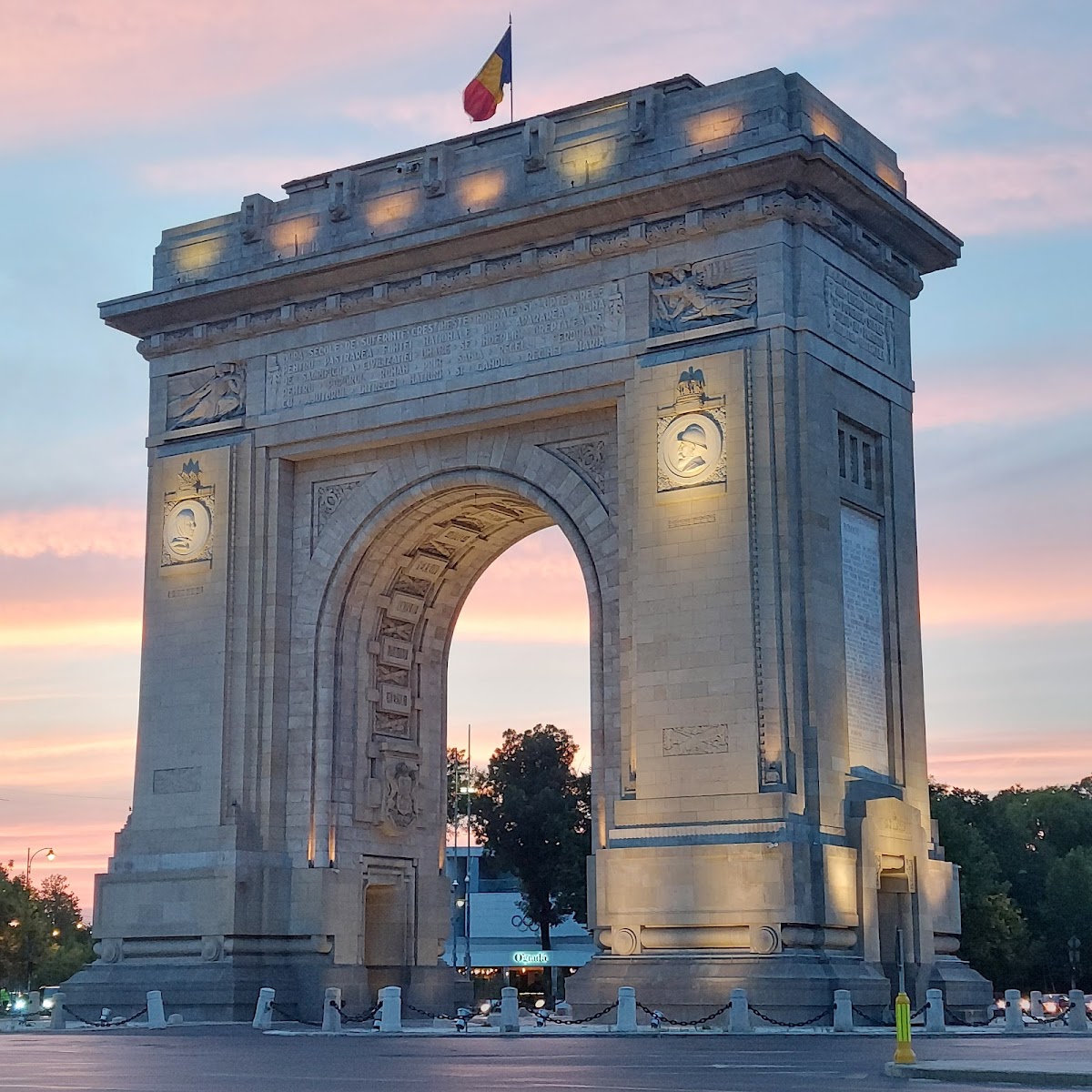 Arcul de Triumf - foto 1