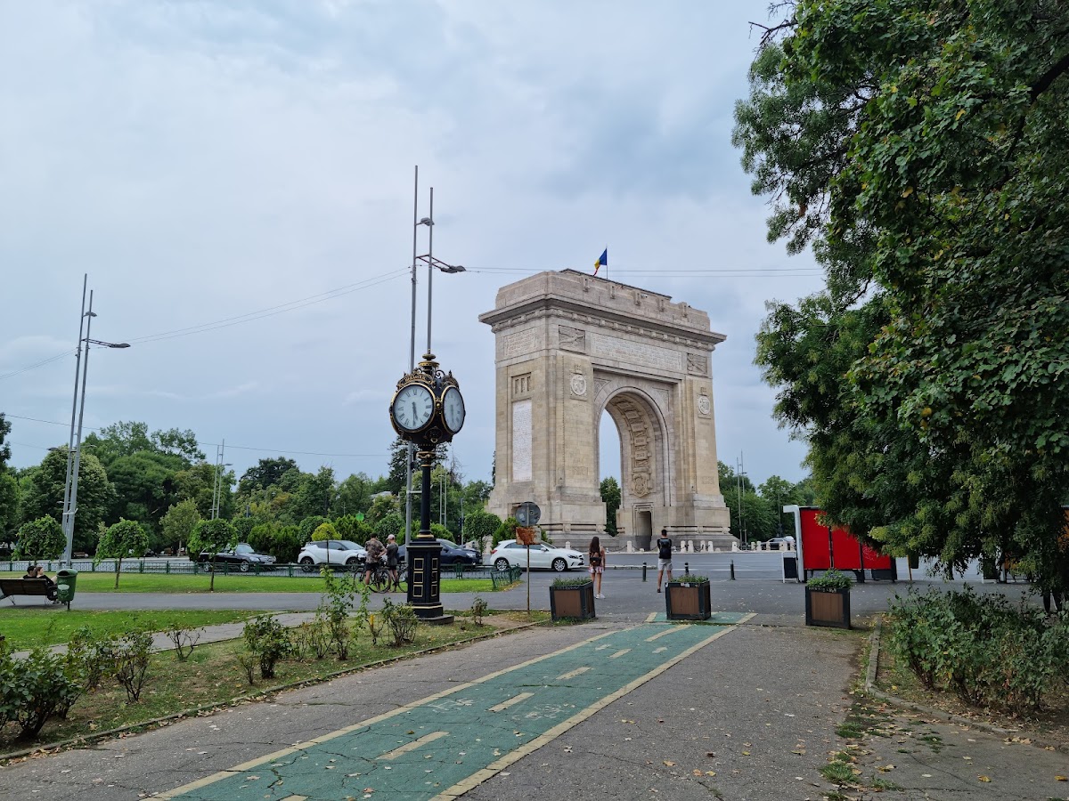 Arcul de Triumf - foto 2