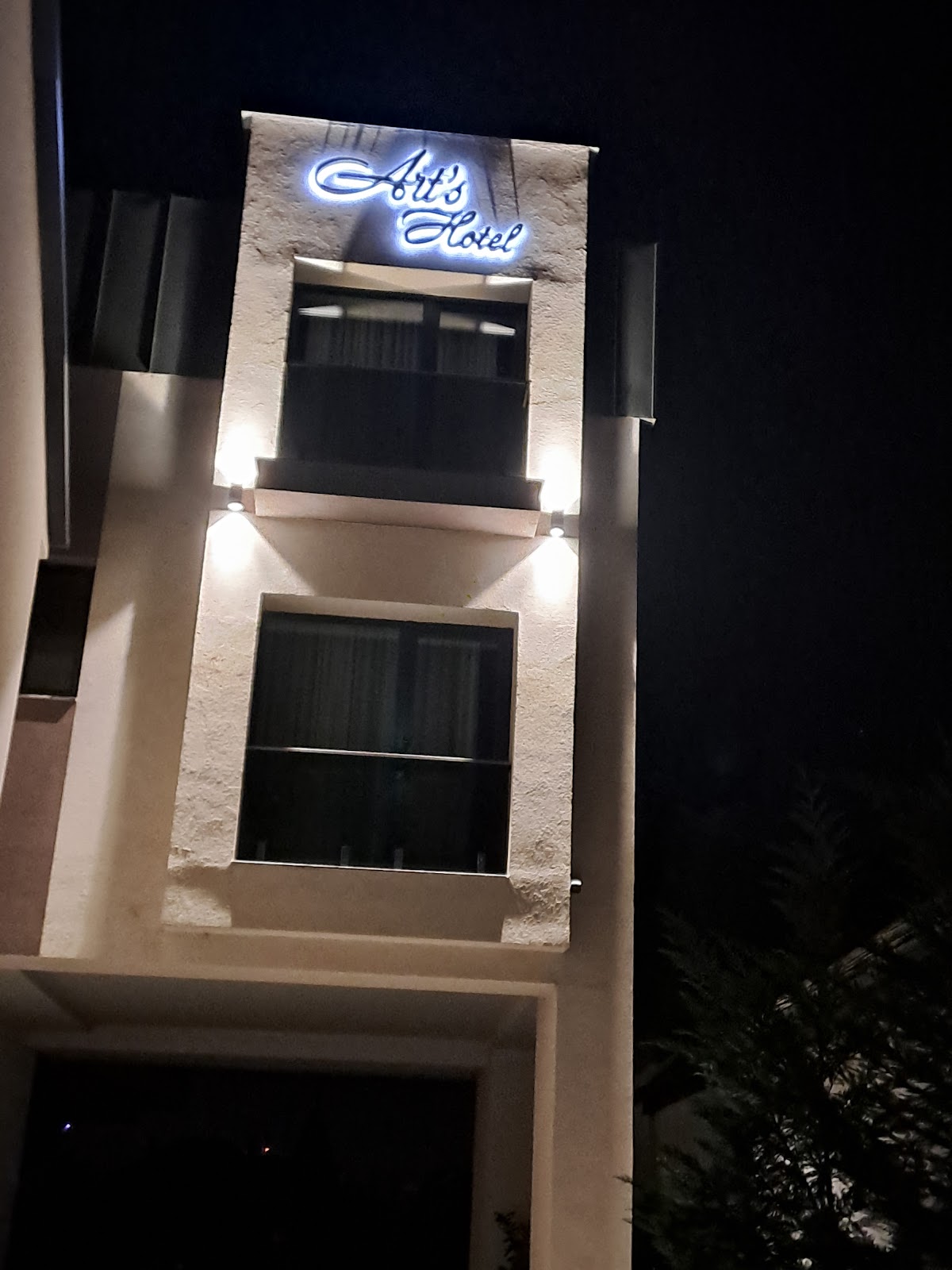 Art's Luxury Boutique Hotel