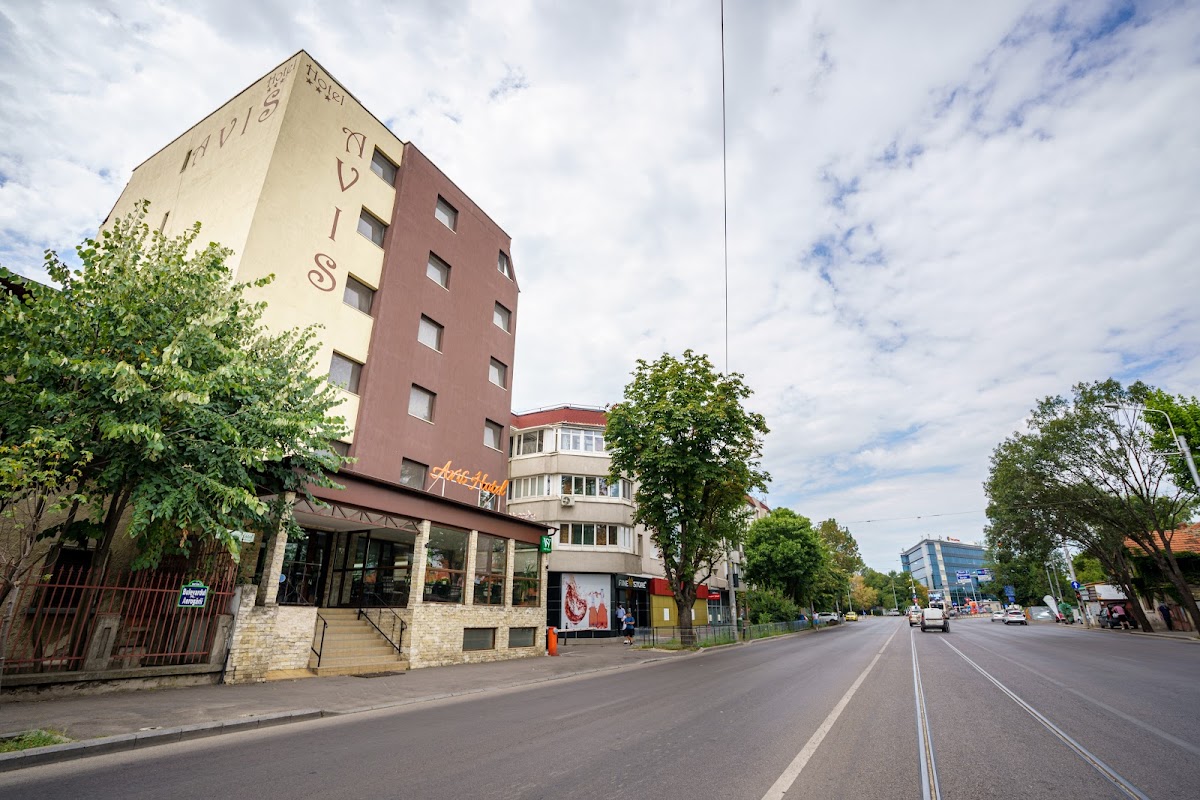 Avis Hotel