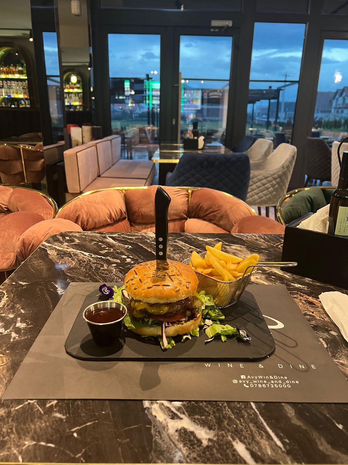 Avy Wine & Dine - foto 2