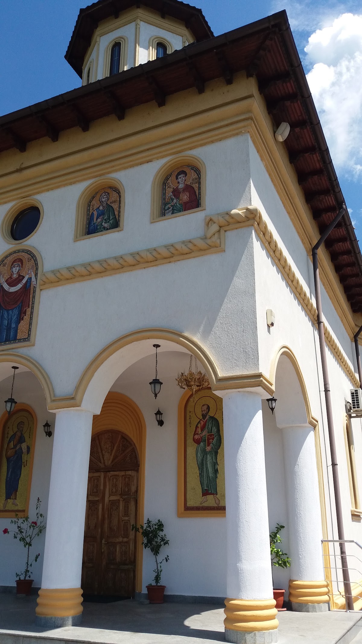 Biserica Acoperamantul Maicii Domnului Sf. Ioan Rusul Sf. Arhidiacon Stefan - foto 2