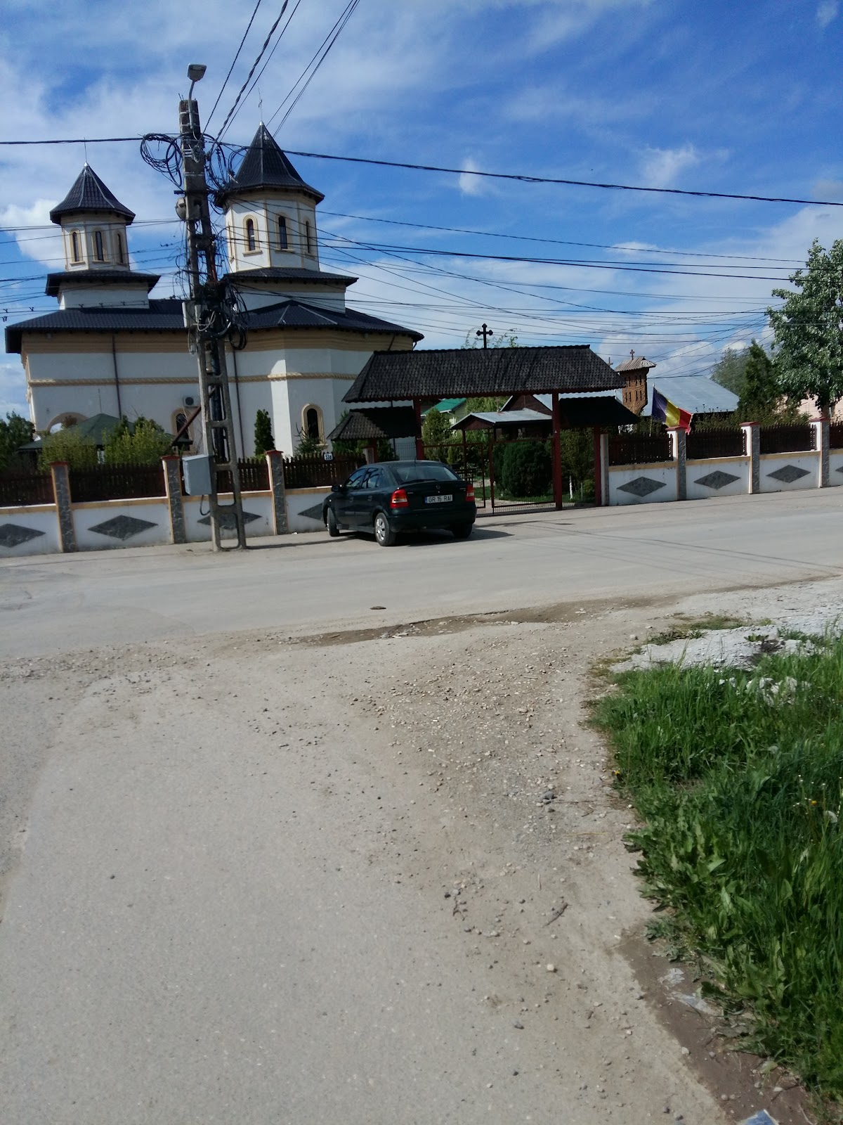 Biserica Acoperamantul Maicii Domnului Sf. Ioan Rusul Sf. Arhidiacon Stefan - foto 3