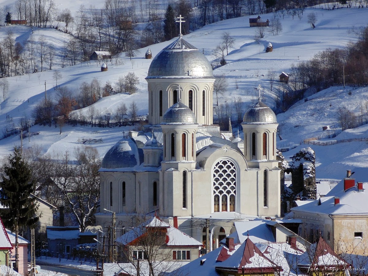 Biserica Adormirea Maicii Domnului - foto 1