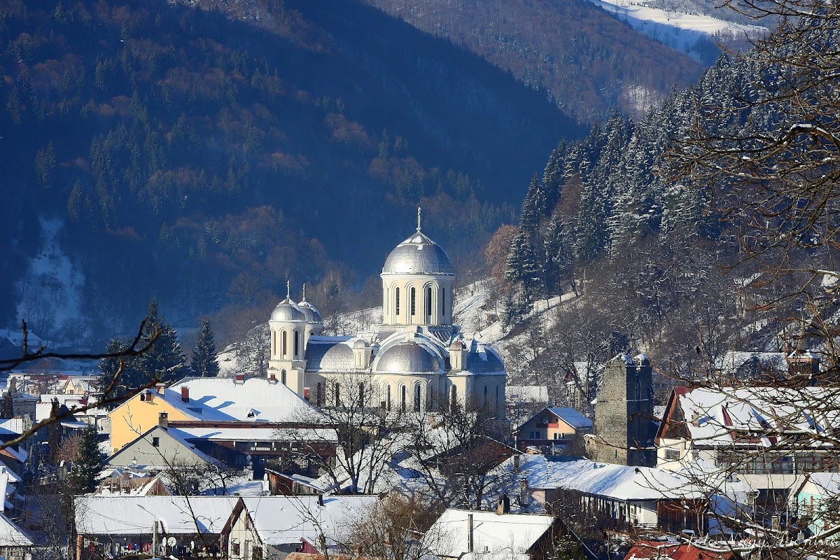Biserica Adormirea Maicii Domnului - foto 4