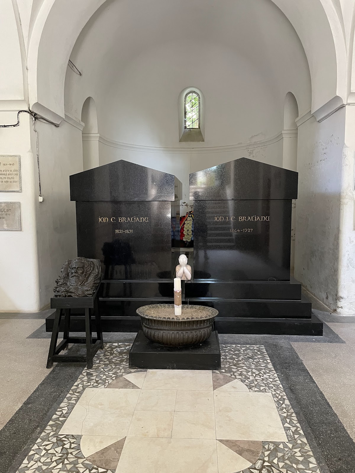 Biserica Brătienilor - foto 2