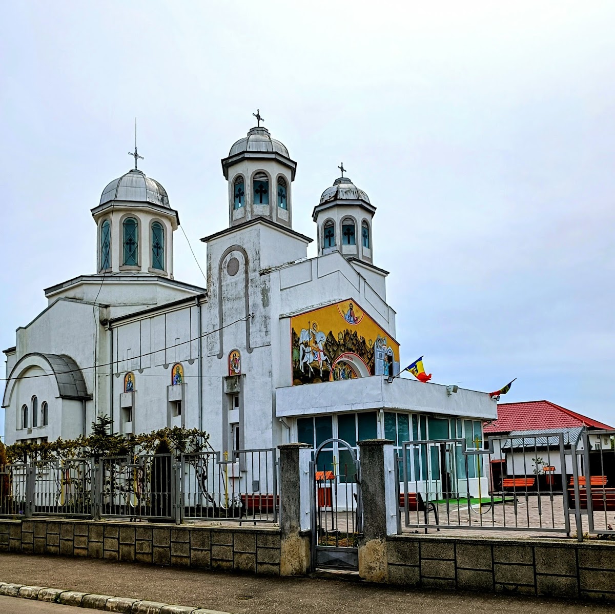 Biserica Crestin Ortodoxa Sf. Gheorghe - foto 2
