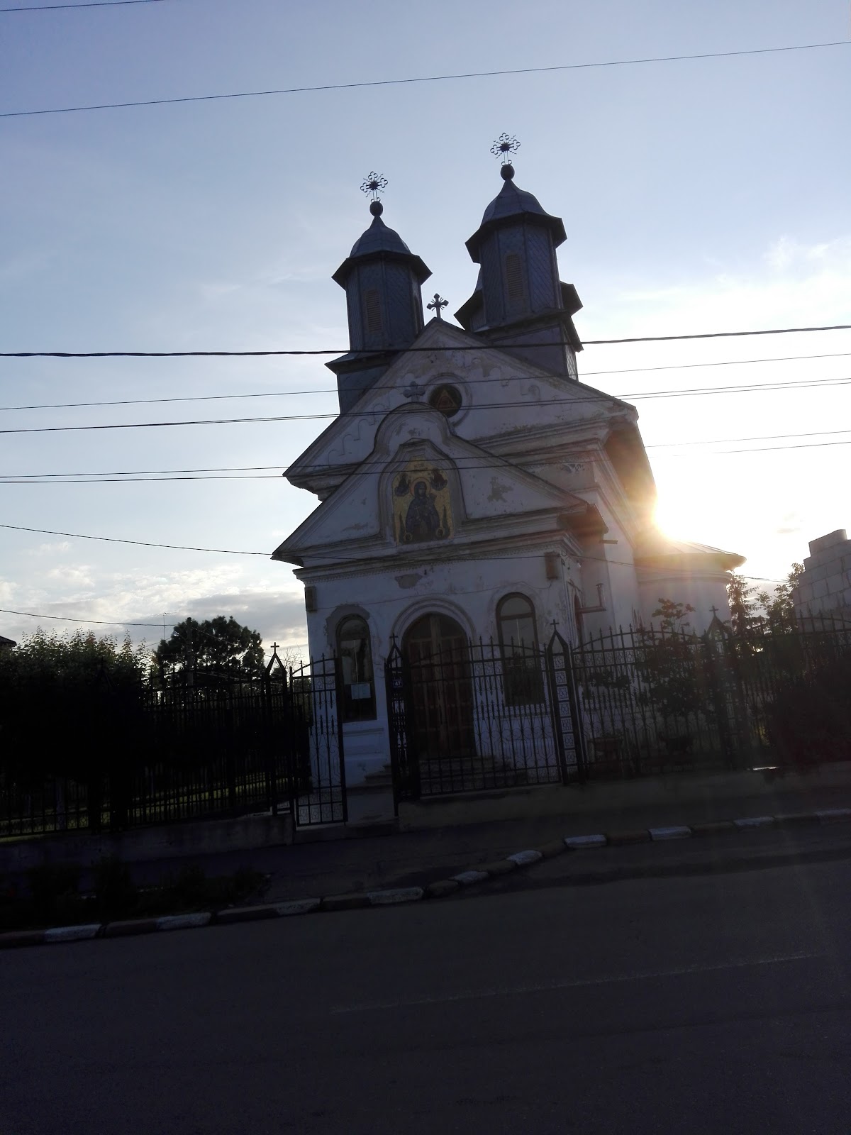 Biserica Cuvioasa Paraschiva - foto 2