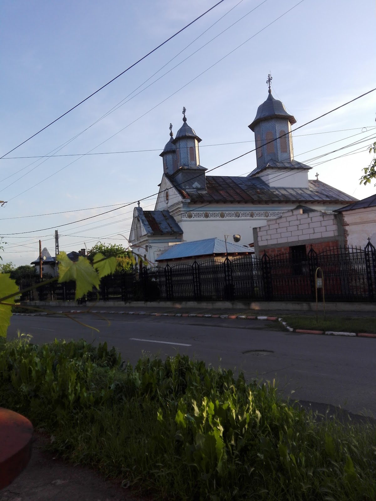 Biserica Cuvioasa Paraschiva - foto 3