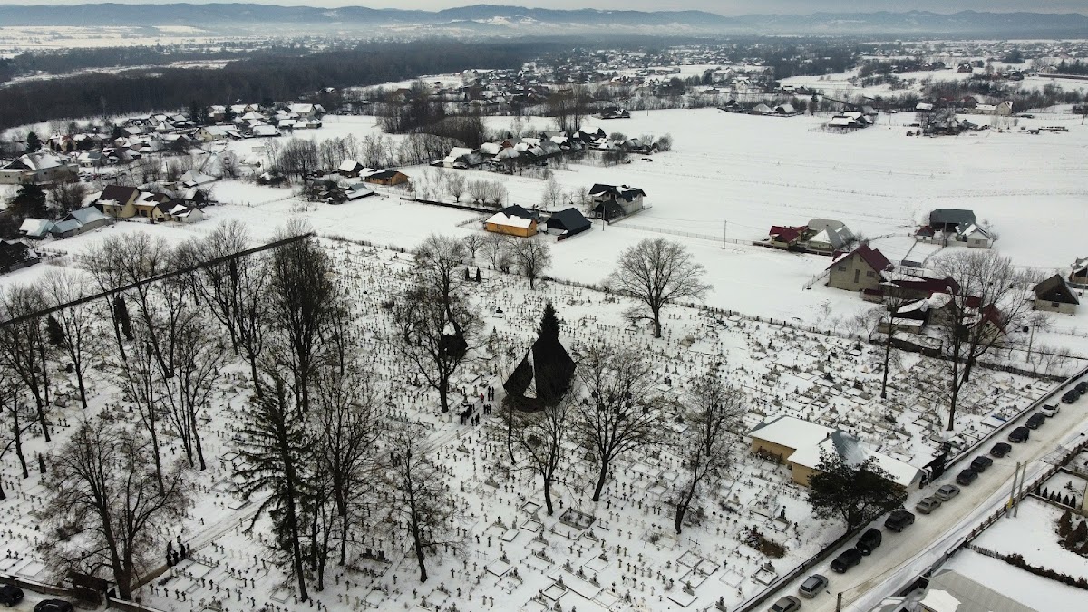 Biserica de lemn Adormirea Maicii Domnului - foto 2