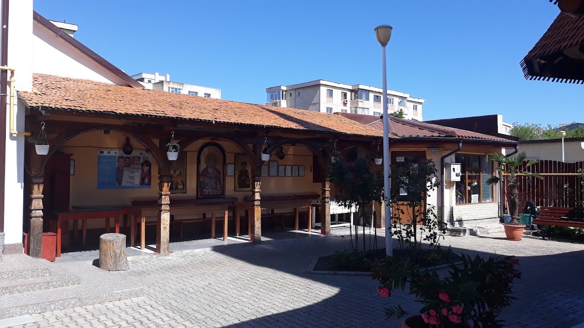 Biserica de lemn Sf Mina Si Pantelimon - foto 4