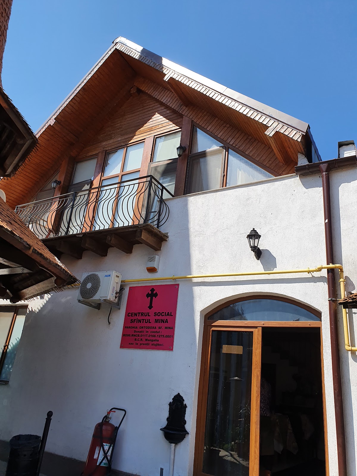 Biserica de lemn Sf Mina Si Pantelimon - foto 5