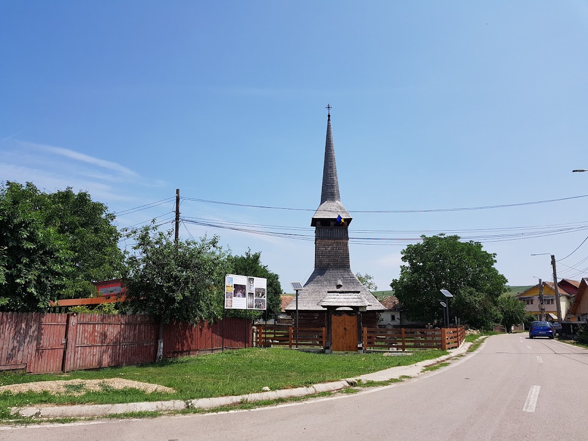 Biserica de lemn Sfinții Arhangheli Mihail și Gavriil - foto 5