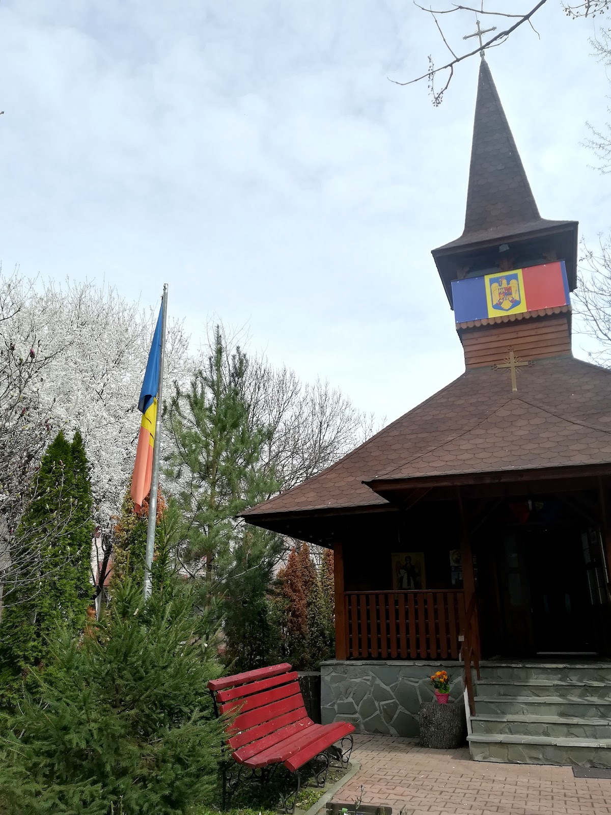 Biserica din Lemn Sfantul Nectarie - foto 1