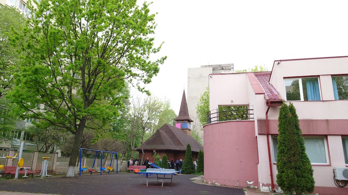 Biserica din Lemn Sfantul Nectarie - foto 2