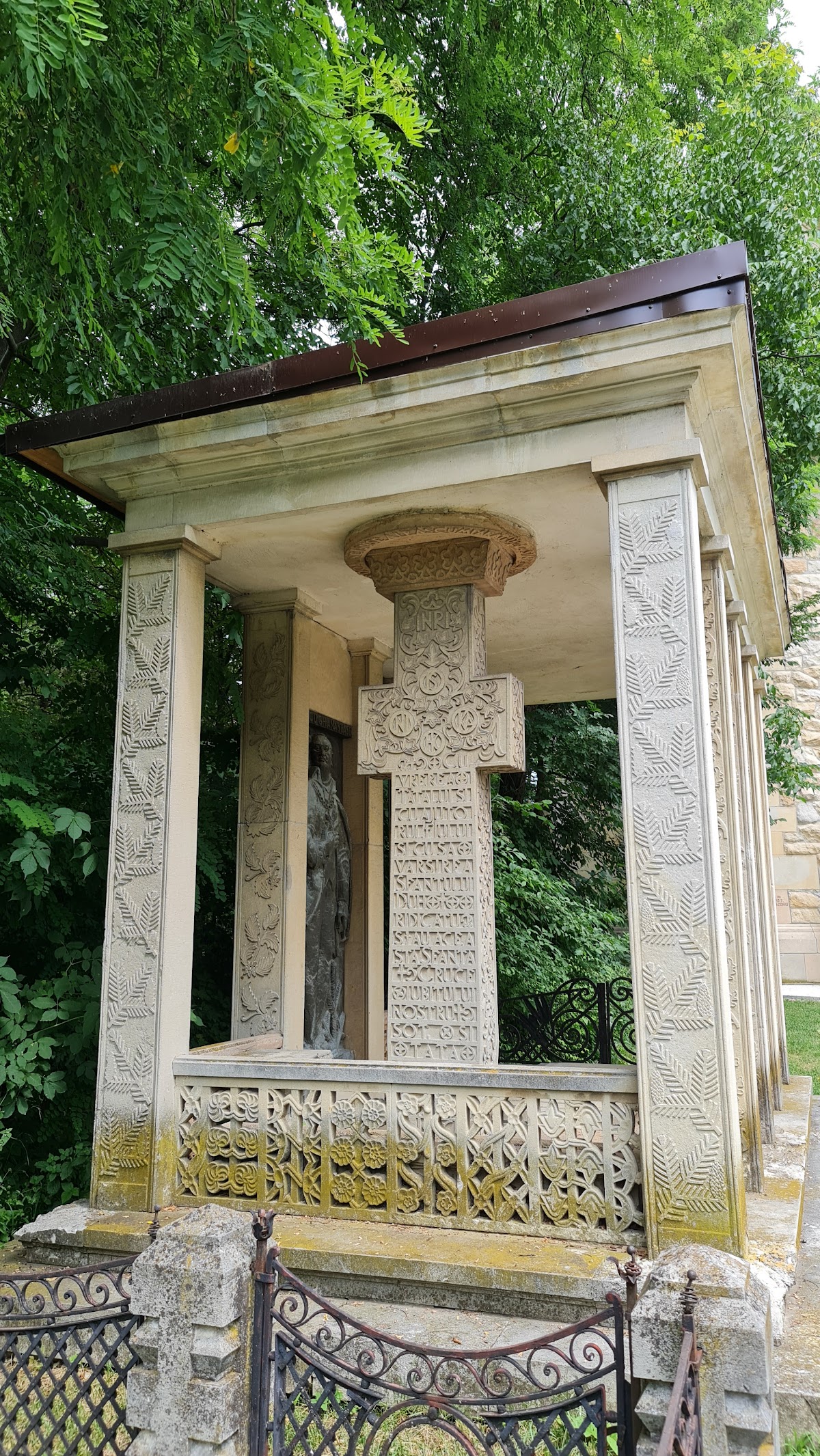 Biserica "Flămânda" - foto 2