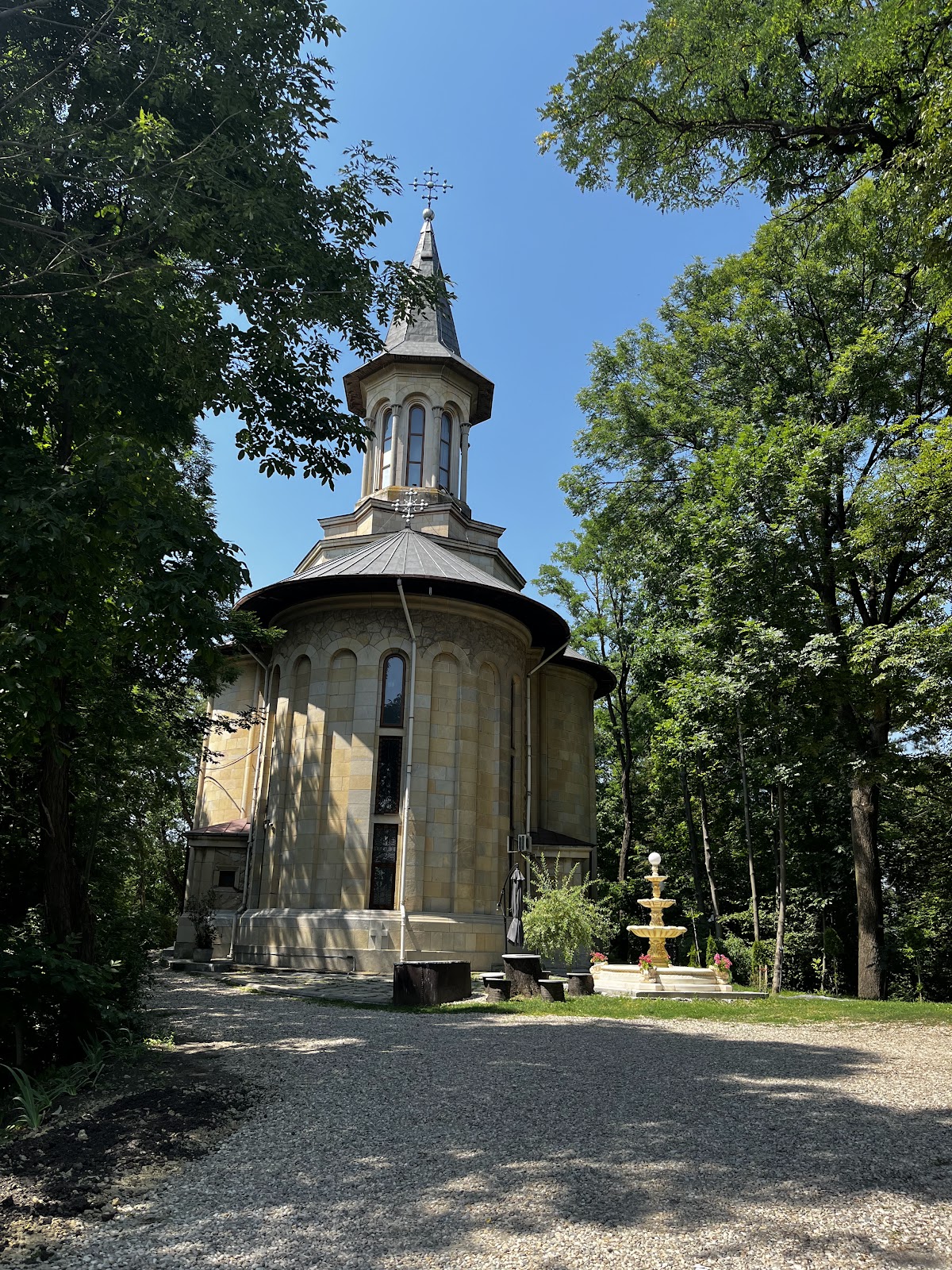 Biserica "Flămânda" - foto 5