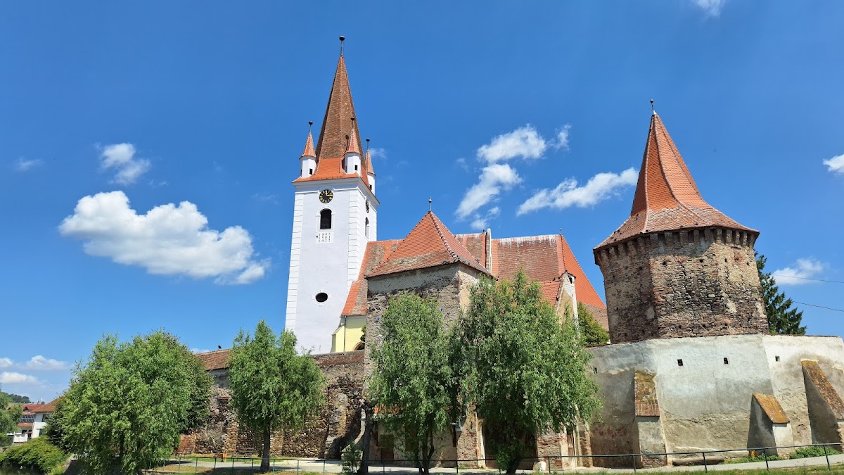 Biserica Fortificată "Sfântul Servațiu" - foto 1