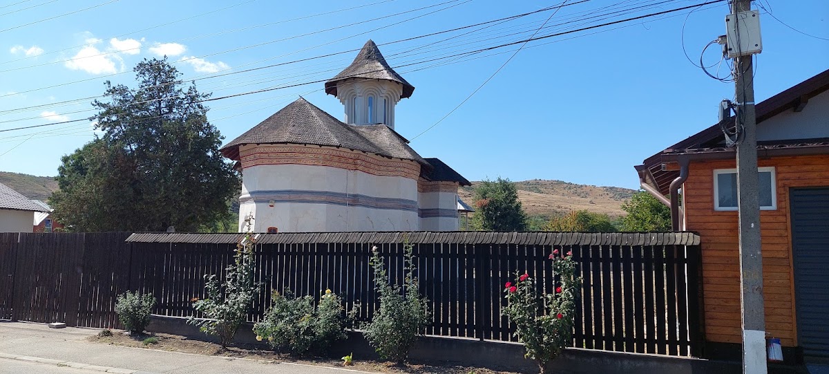 Biserica Galbenă din Urlați - foto 2