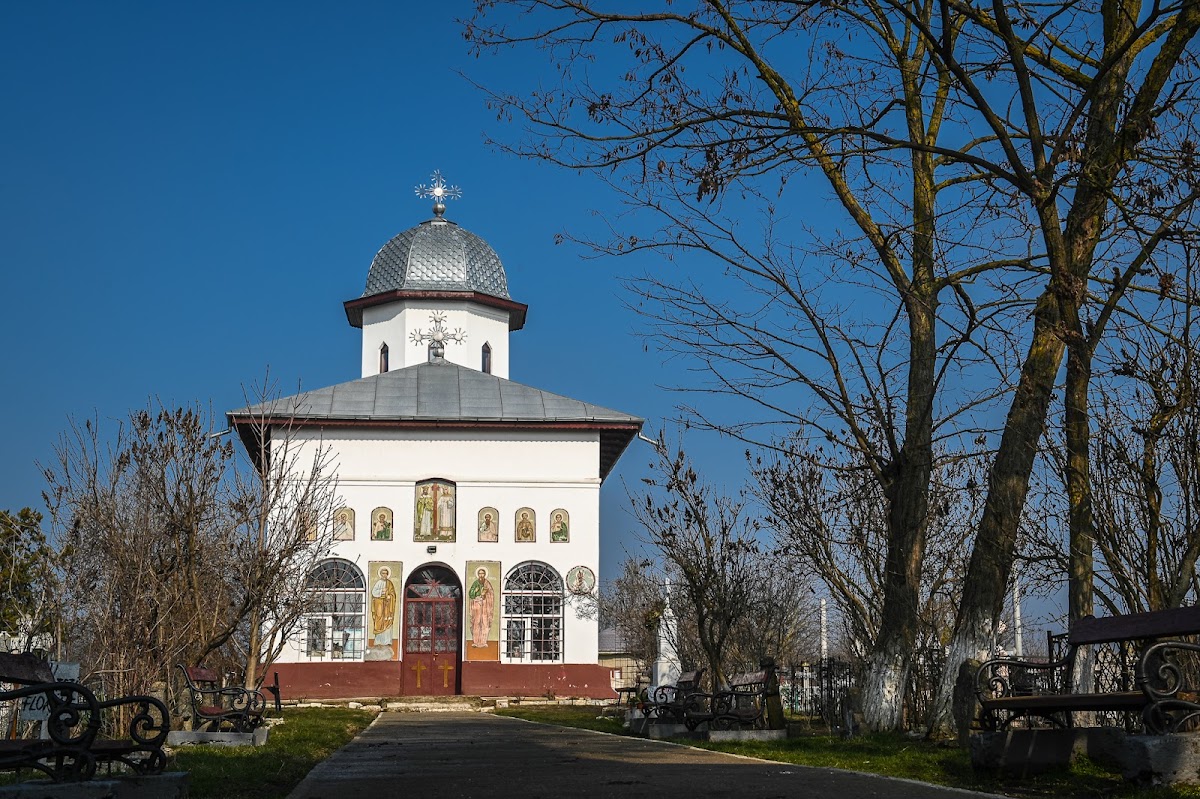 Biserica Gălbinaşi - foto 3