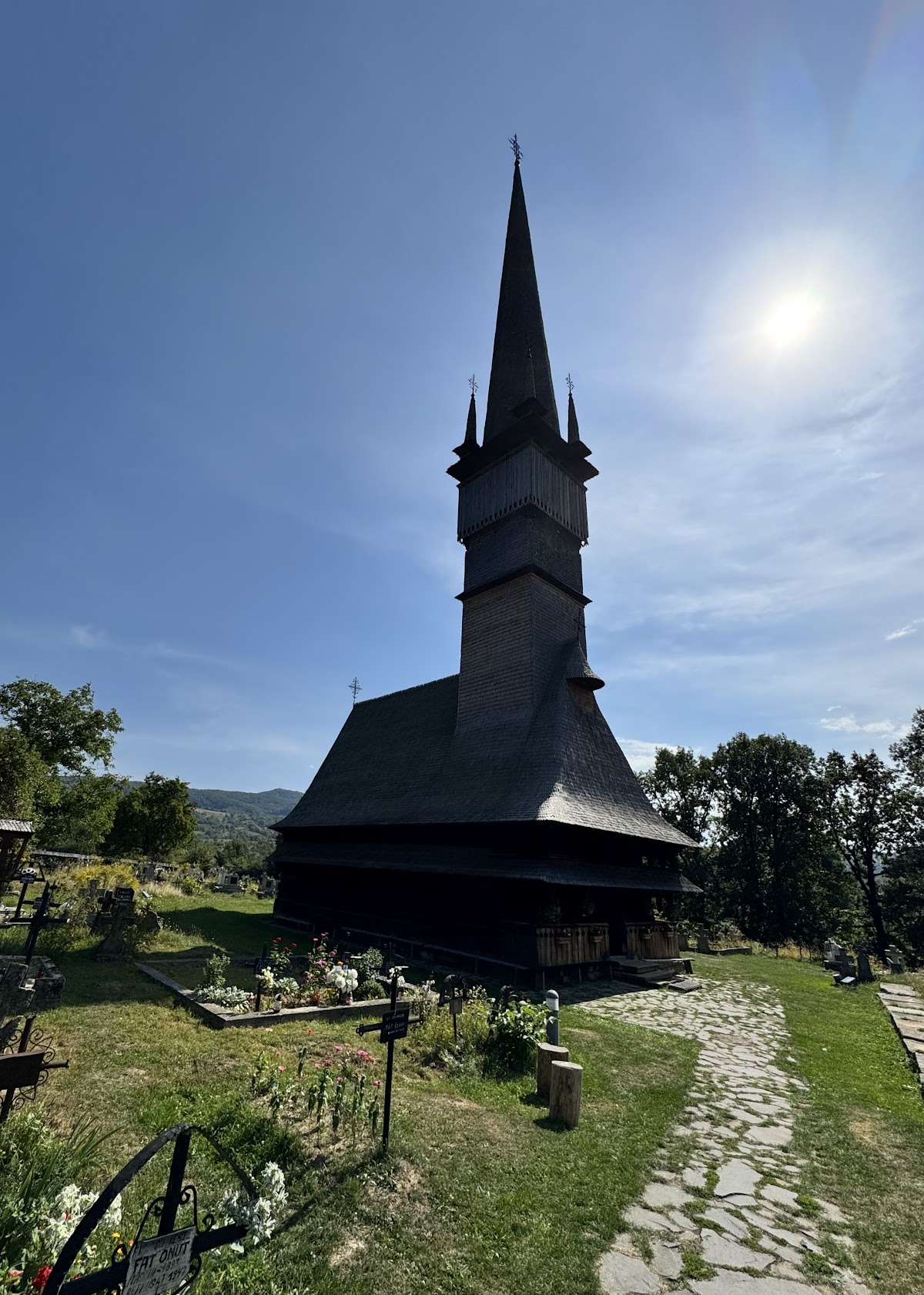 Biserica Greco-Catolică Sfinţii Arhangheli Mihail şi Gavril - foto 1