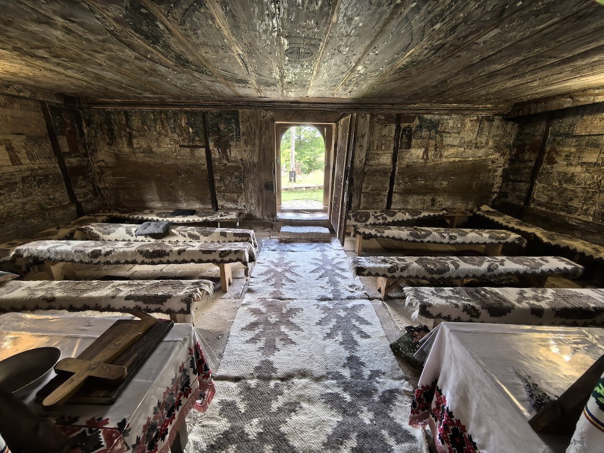 Biserica Greco-Catolică Sfinţii Arhangheli Mihail şi Gavril - foto 3