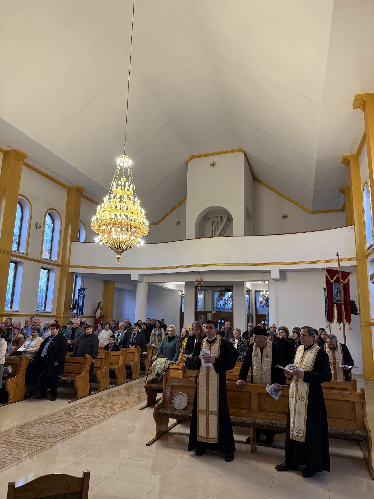 Biserica Greco-Catolică ''Sfinţii Trei Ierarhi'' - foto 3
