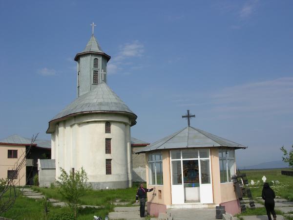 Biserica - Manastirea Izvorul Tamaduirii - foto 4