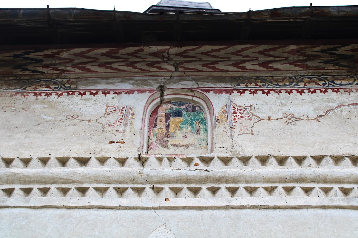 Biserica Nașterea Maicii Domnului , Doicești - foto 4