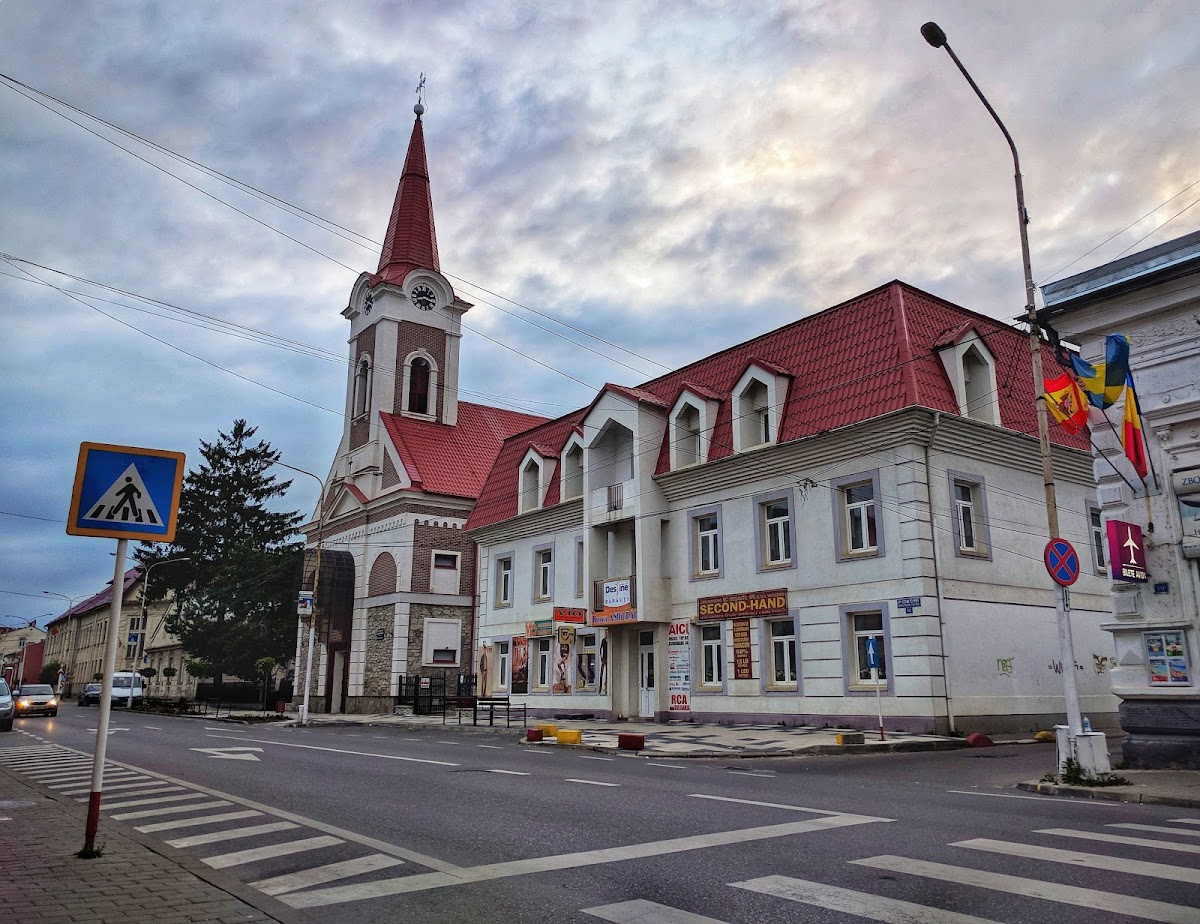 Biserica "Nașterea Sfintei Fecioare Maria" Rădăuţi - foto 2