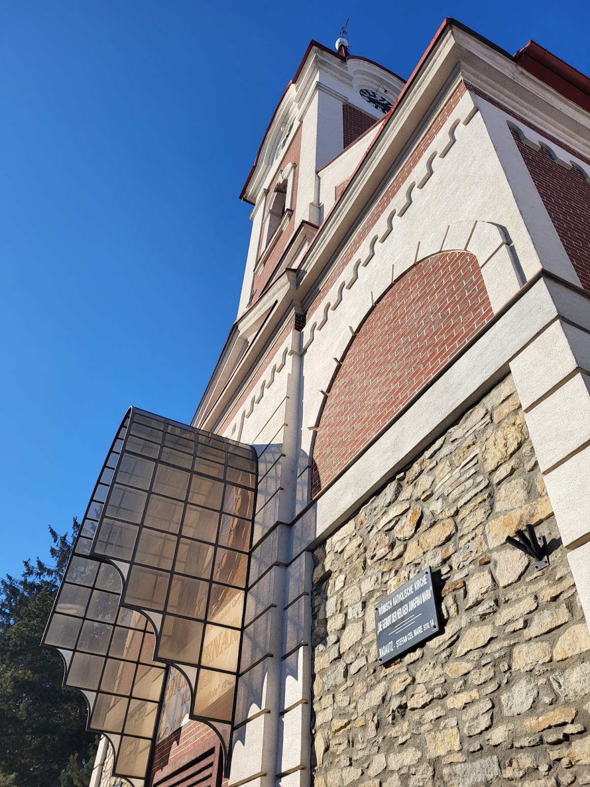 Biserica "Nașterea Sfintei Fecioare Maria" Rădăuţi - foto 5
