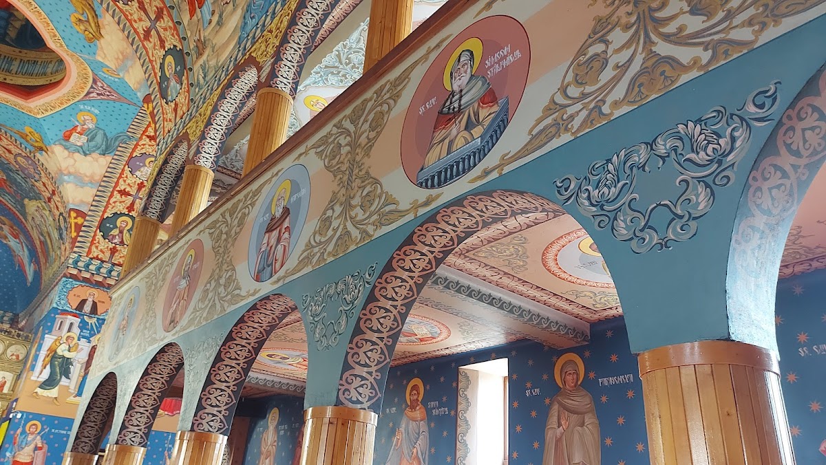 Biserica Ortodoxă cu hramul ,,Sfântul Ierarh Nicolae" Reghin Apalina - foto 2