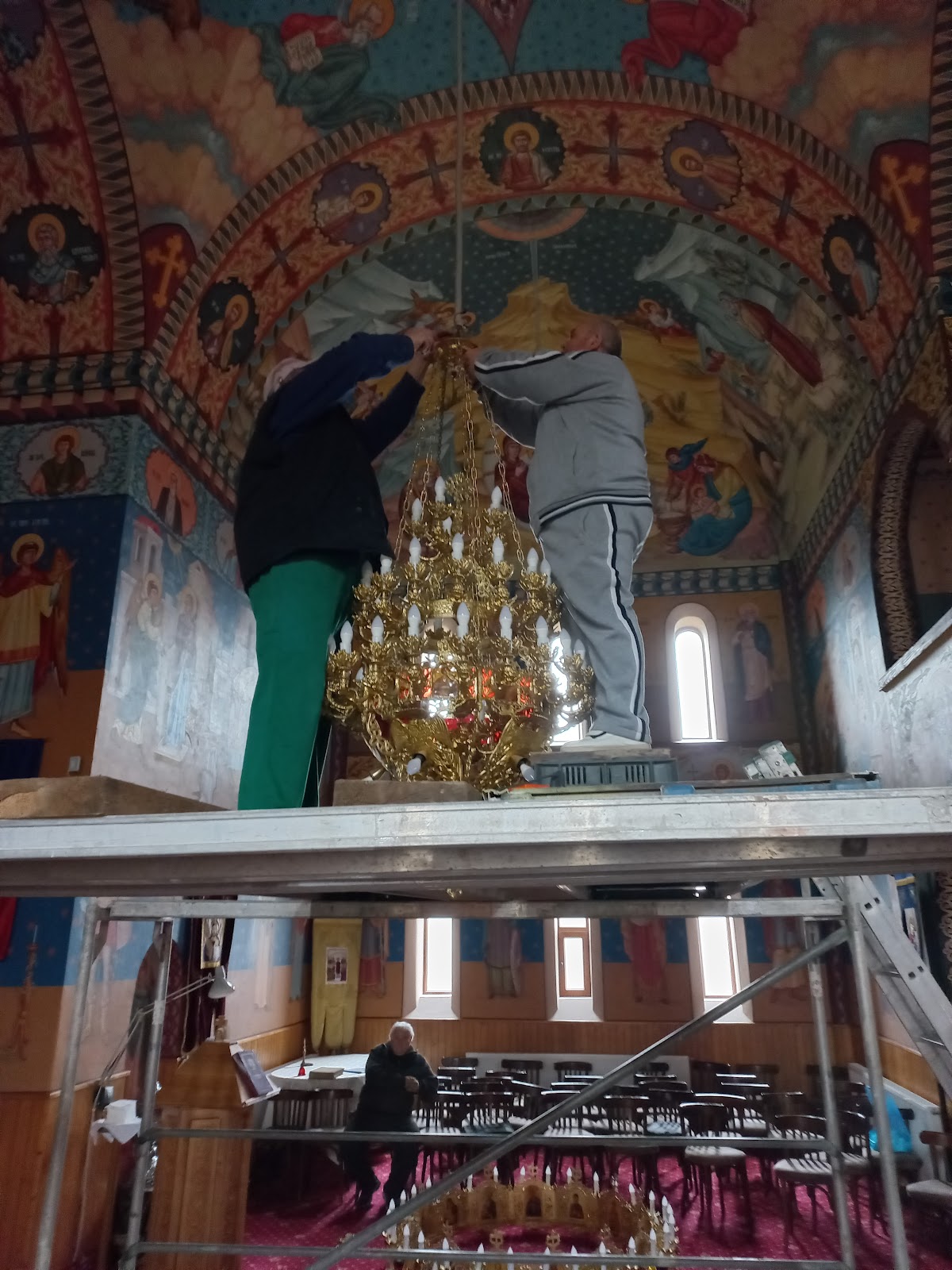 Biserica Ortodoxă cu hramul ,,Sfântul Ierarh Nicolae" Reghin Apalina - foto 3