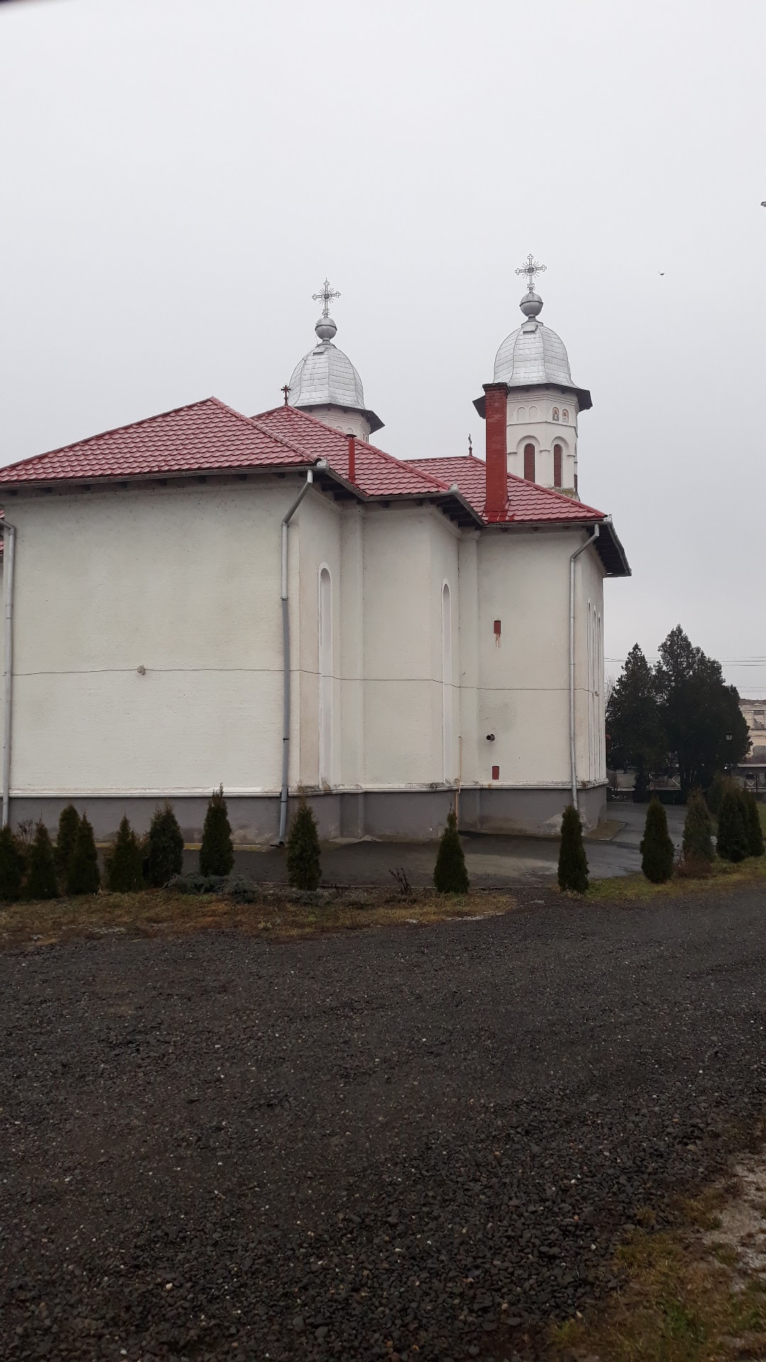 Biserica Ortodoxă cu hramul ,,Sfântul Ierarh Nicolae" Reghin Apalina - foto 4
