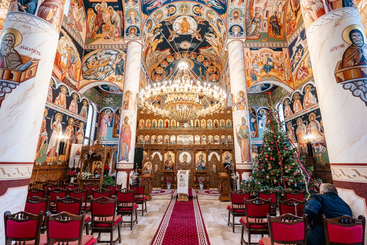 Iglesia Ortodoxa del Domingo de los Santos Rumanos ANL Sânmartin - foto 2