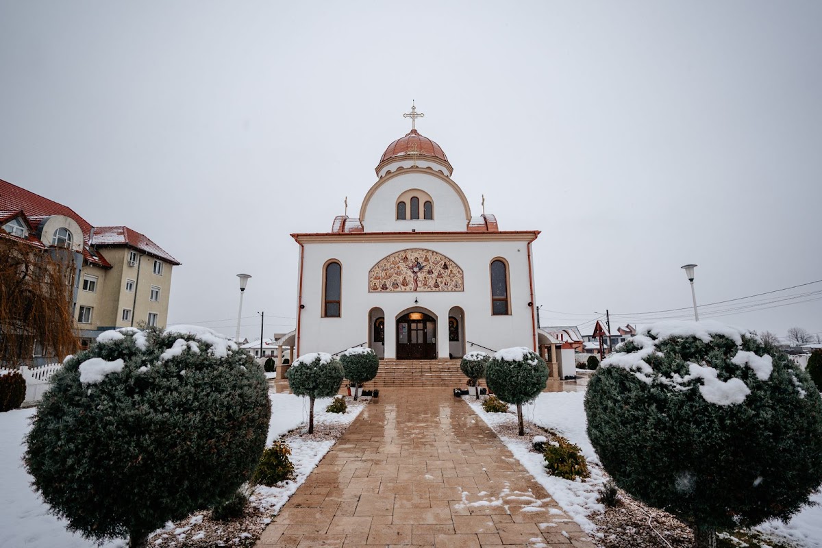 Iglesia Ortodoxa del Domingo de los Santos Rumanos ANL Sânmartin - foto 3