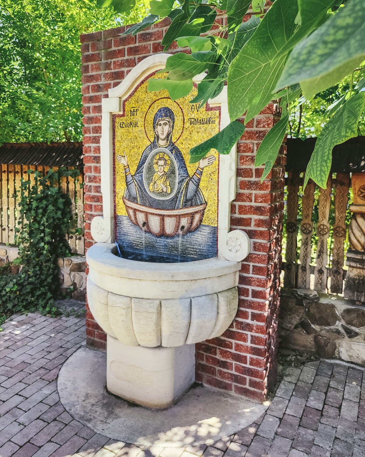 Biserica Ortodoxă „Izvorul Tămăduirii” - foto 2