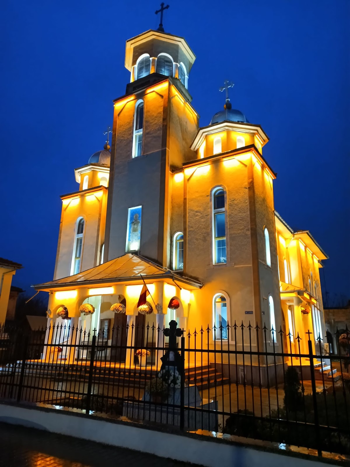 Biserica Ortodoxă română Cărpiniș - ” Sf.Dumitru izvorâtorul de mir”