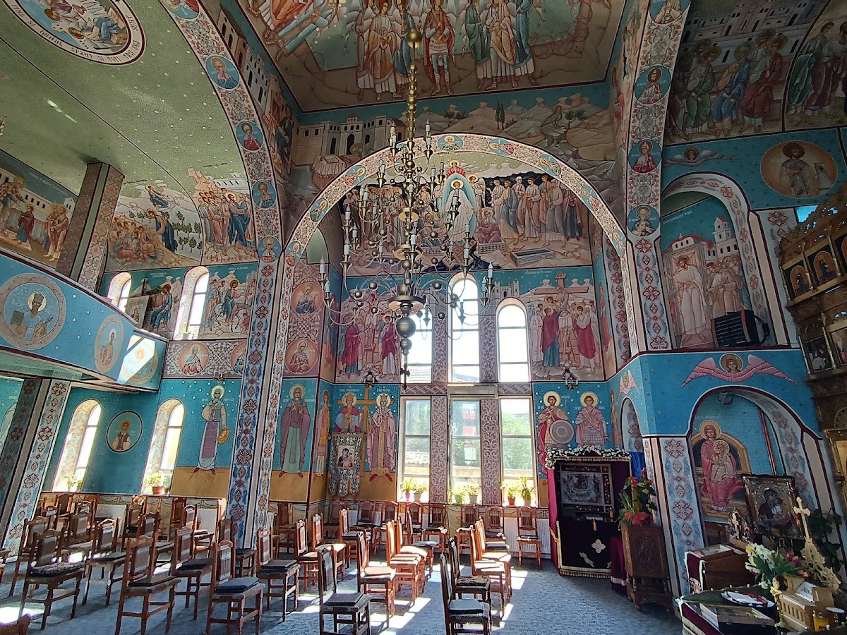 Biserica Ortodoxă română Cărpiniș - ” Sf.Dumitru izvorâtorul de mir” - foto 2