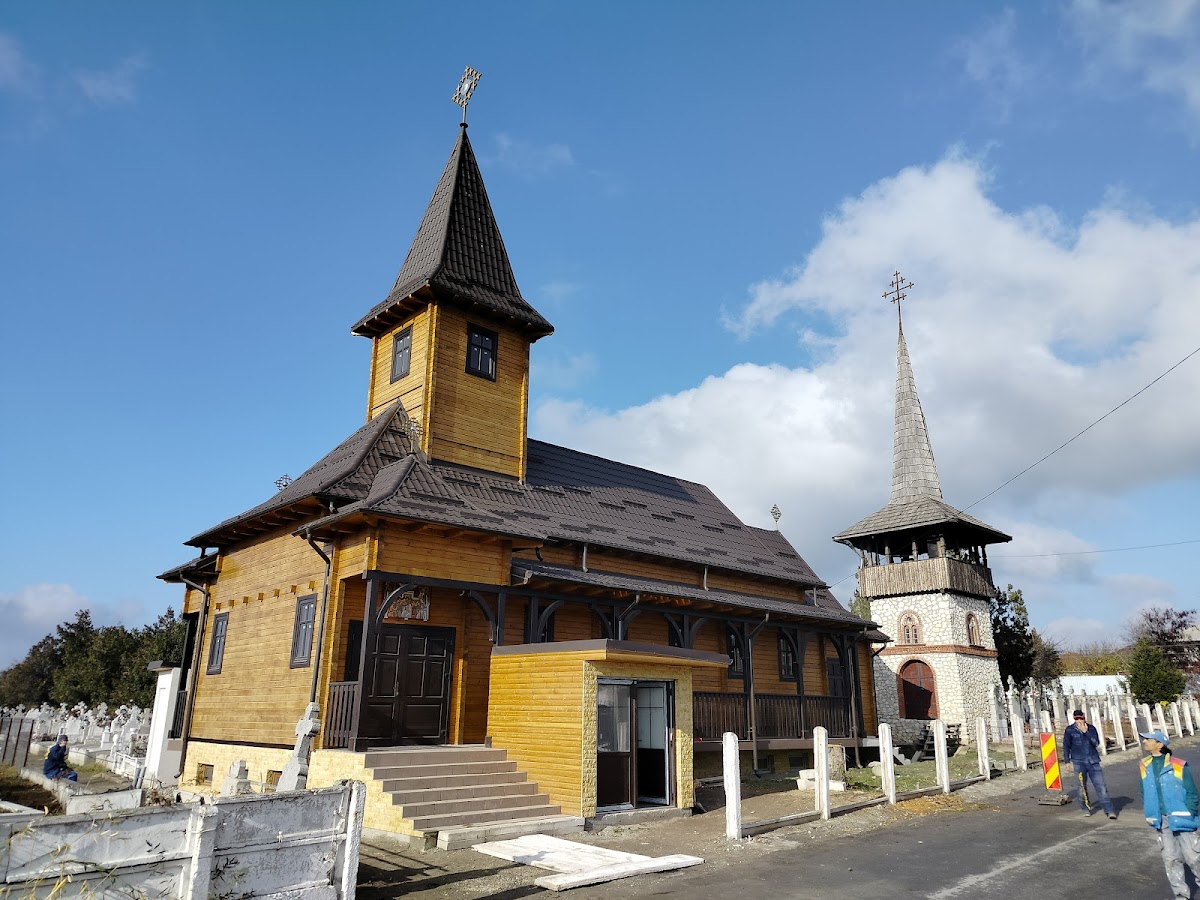 Église Orthodoxe "Saints Apôtres Pierre et Paul" Valu lui Traian - foto 1