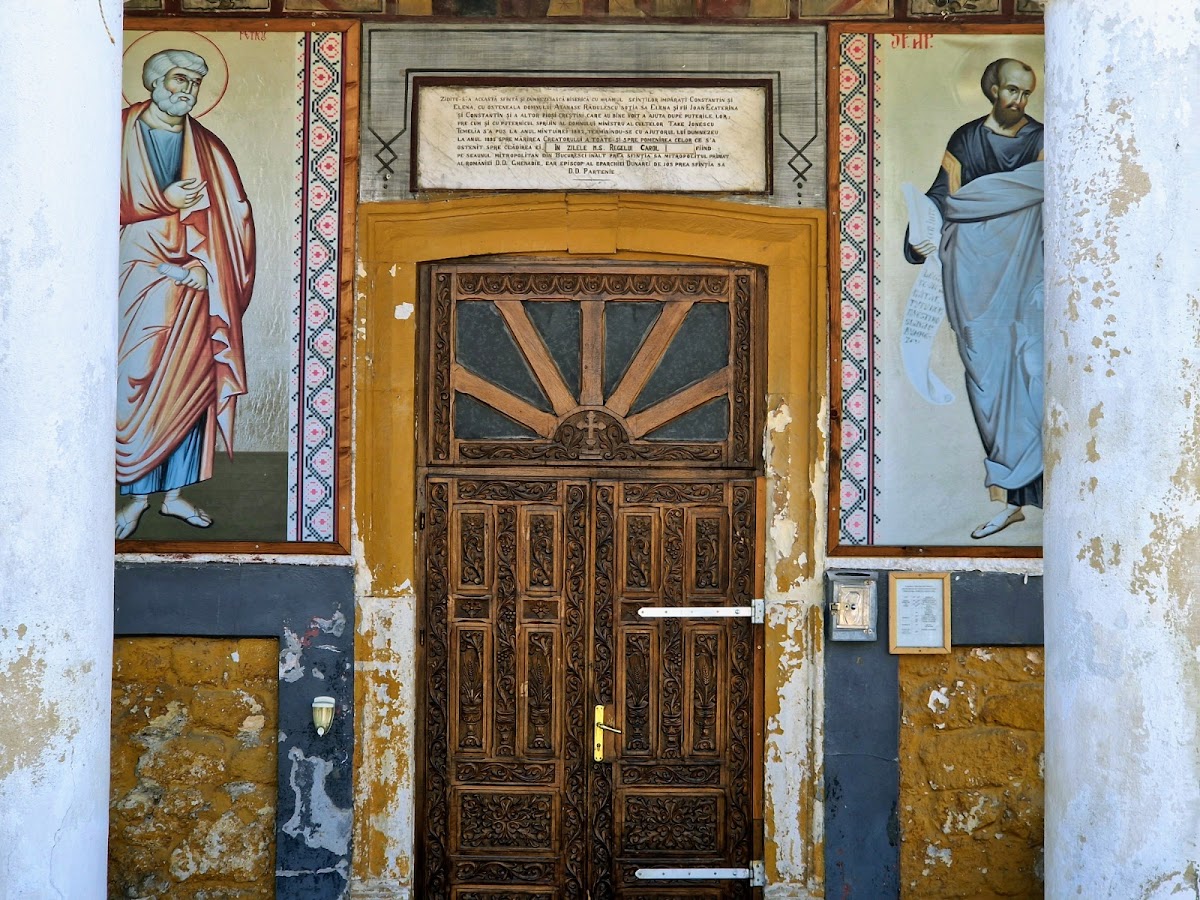 Biserica Ortodoxă Sf. Împărați Constantin și Elena - foto 2