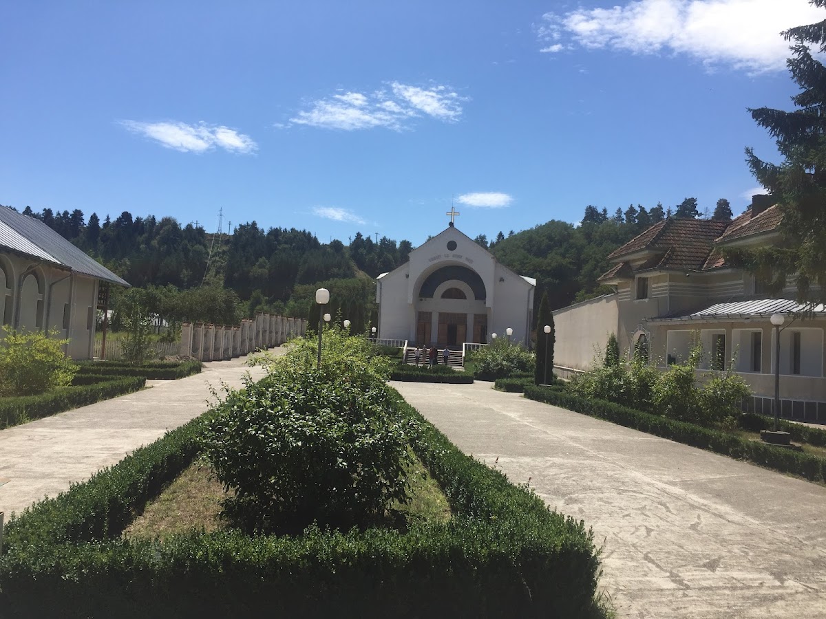 Biserica "Preasfânta Inimă a lui Isus" Dărmănești - foto 2