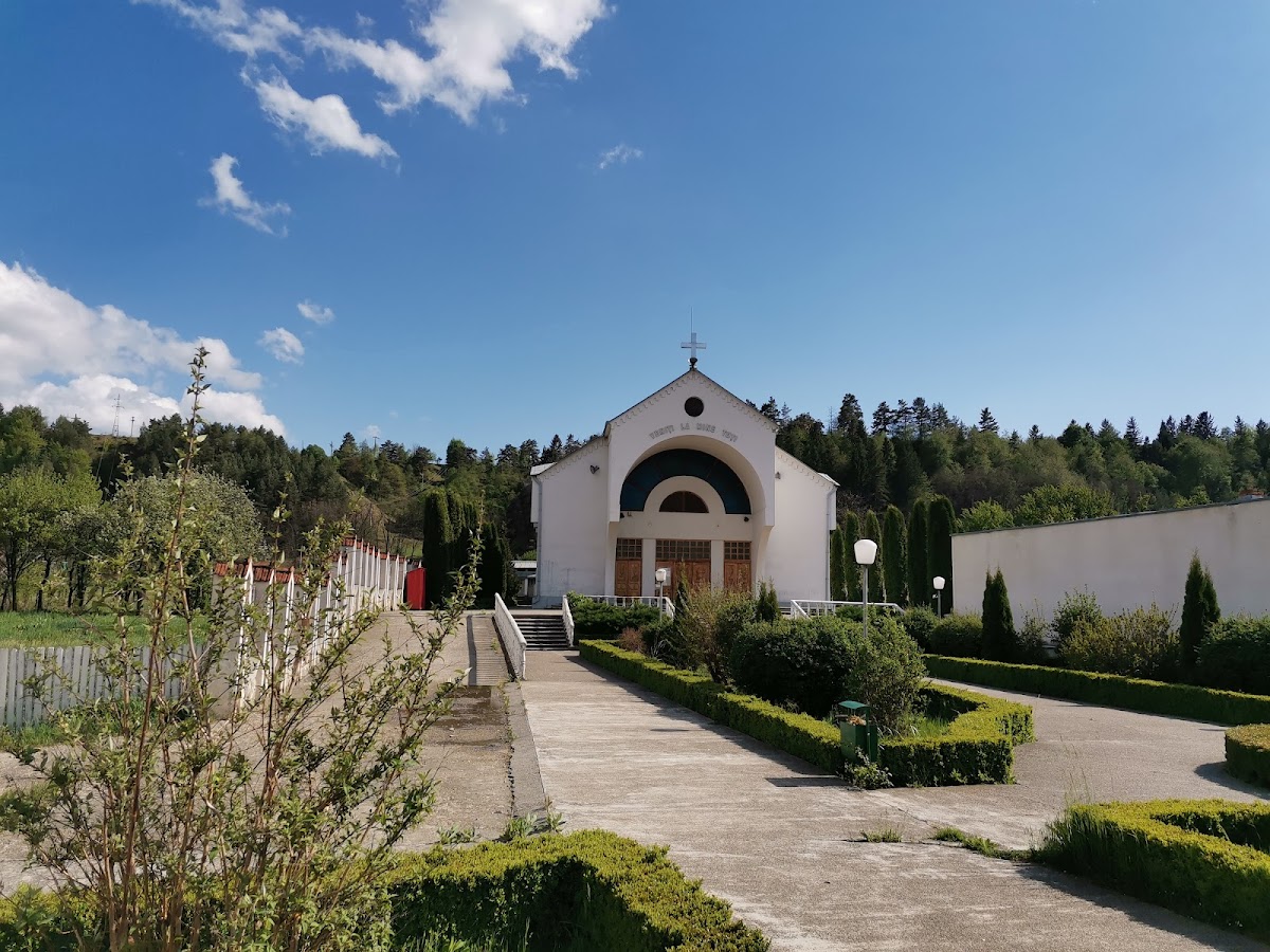 Biserica "Preasfânta Inimă a lui Isus" Dărmănești - foto 3