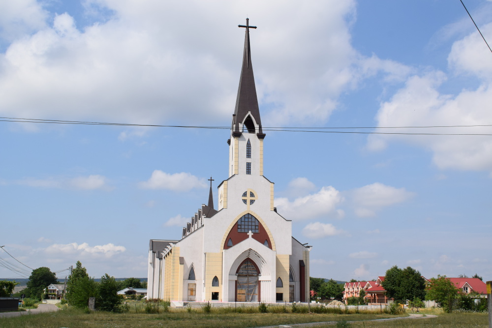 Biserica romano-catolică „Isus Milostiv”